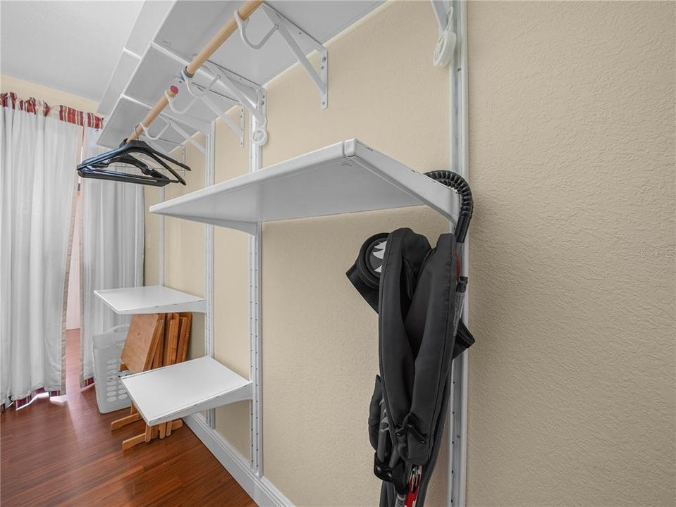 For Sale: $550,000 (6 beds, 3 baths, 3774 Square Feet)
