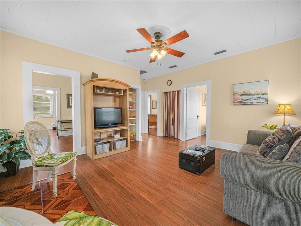 For Sale: $550,000 (6 beds, 3 baths, 3774 Square Feet)