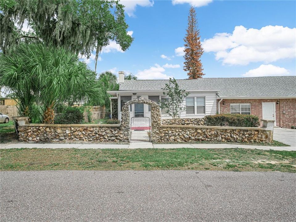 For Sale: $550,000 (6 beds, 3 baths, 3774 Square Feet)