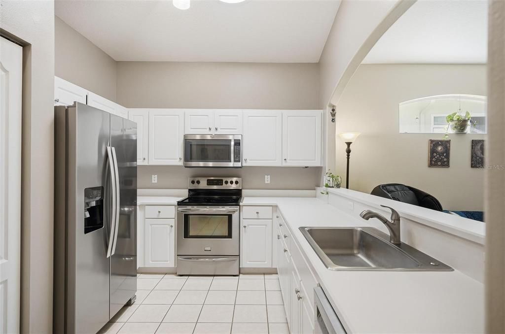 Activo con contrato: $289,000 (3 camas, 2 baños, 1369 Pies cuadrados)
