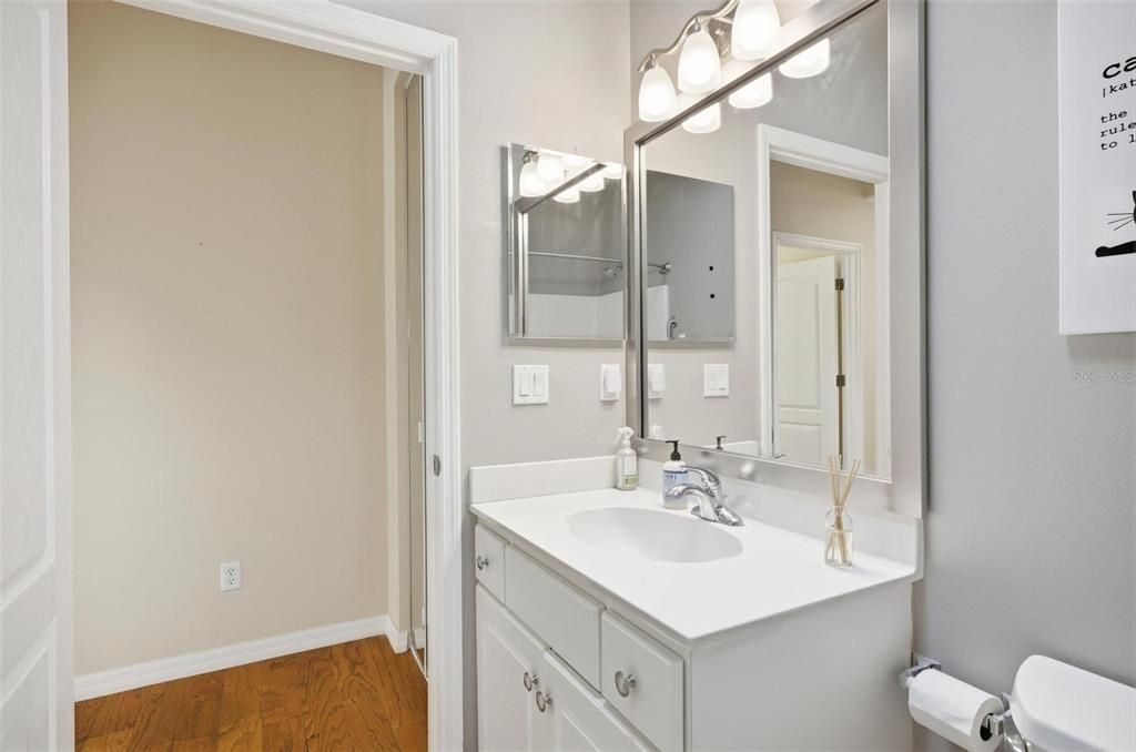 Activo con contrato: $289,000 (3 camas, 2 baños, 1369 Pies cuadrados)