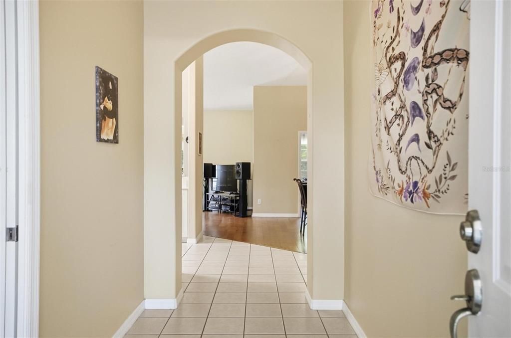 Activo con contrato: $289,000 (3 camas, 2 baños, 1369 Pies cuadrados)