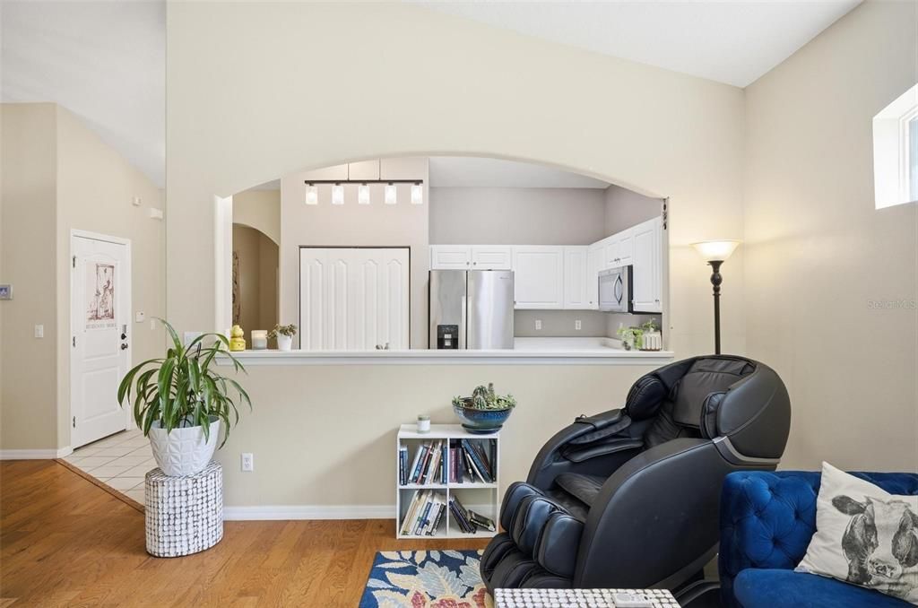 Activo con contrato: $289,000 (3 camas, 2 baños, 1369 Pies cuadrados)