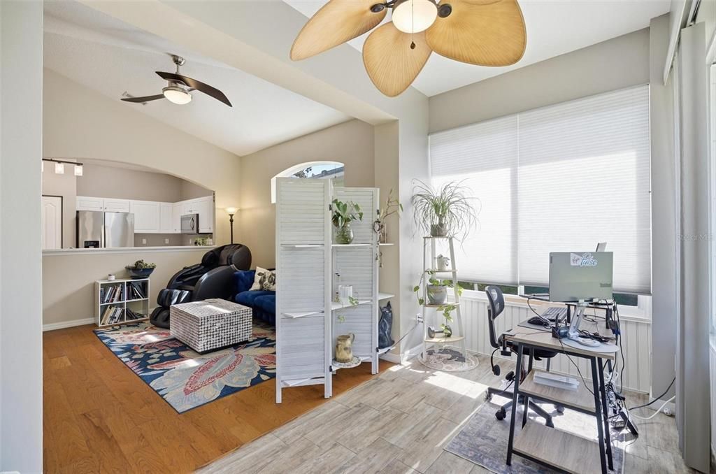 Activo con contrato: $289,000 (3 camas, 2 baños, 1369 Pies cuadrados)