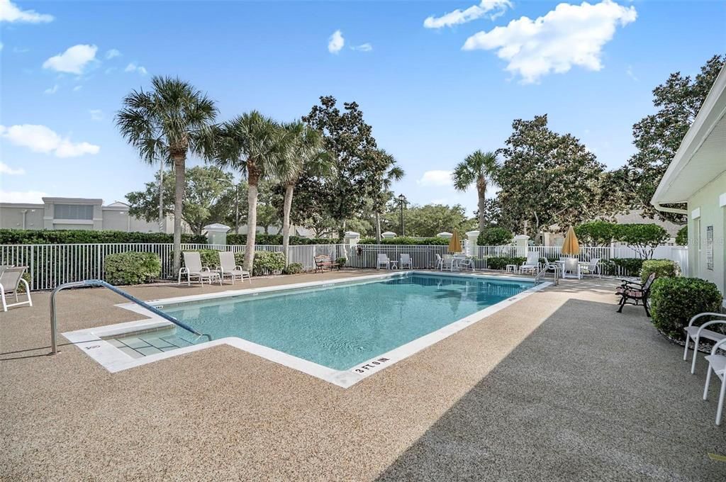 Activo con contrato: $289,000 (3 camas, 2 baños, 1369 Pies cuadrados)