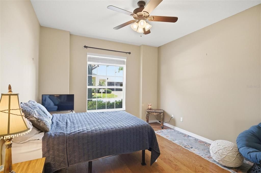 Activo con contrato: $289,000 (3 camas, 2 baños, 1369 Pies cuadrados)