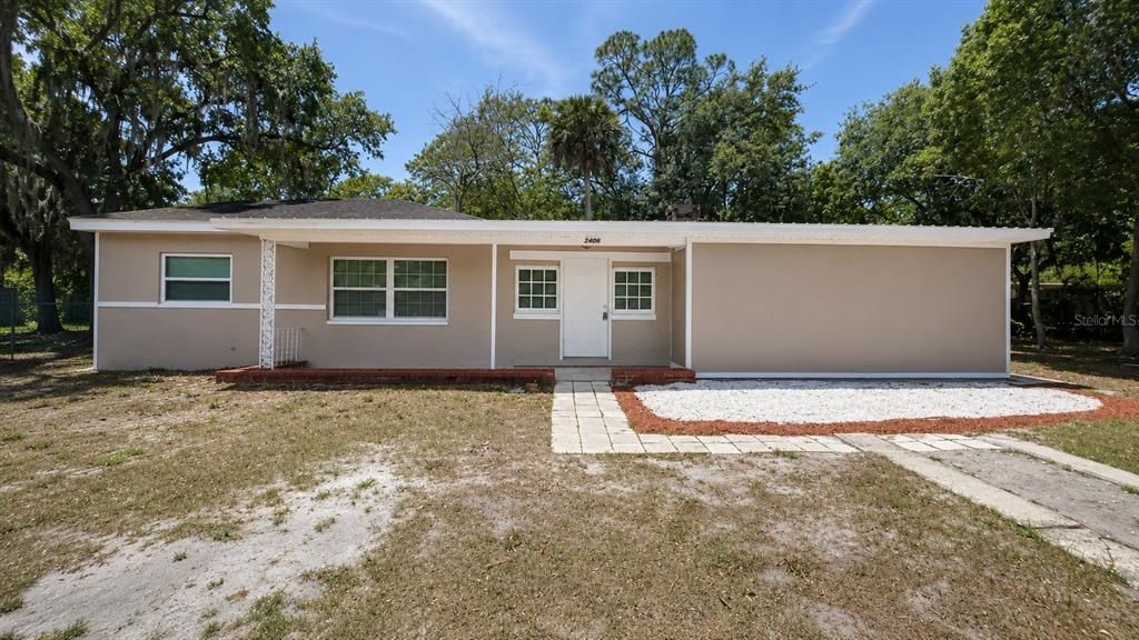 Active With Contract: $355,000 (5 beds, 2 baths, 2136 Square Feet)