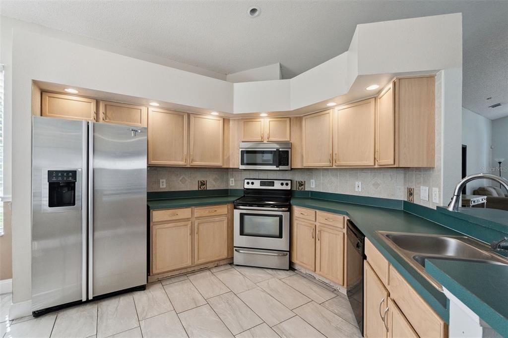 Active With Contract: $325,000 (3 beds, 2 baths, 1705 Square Feet)