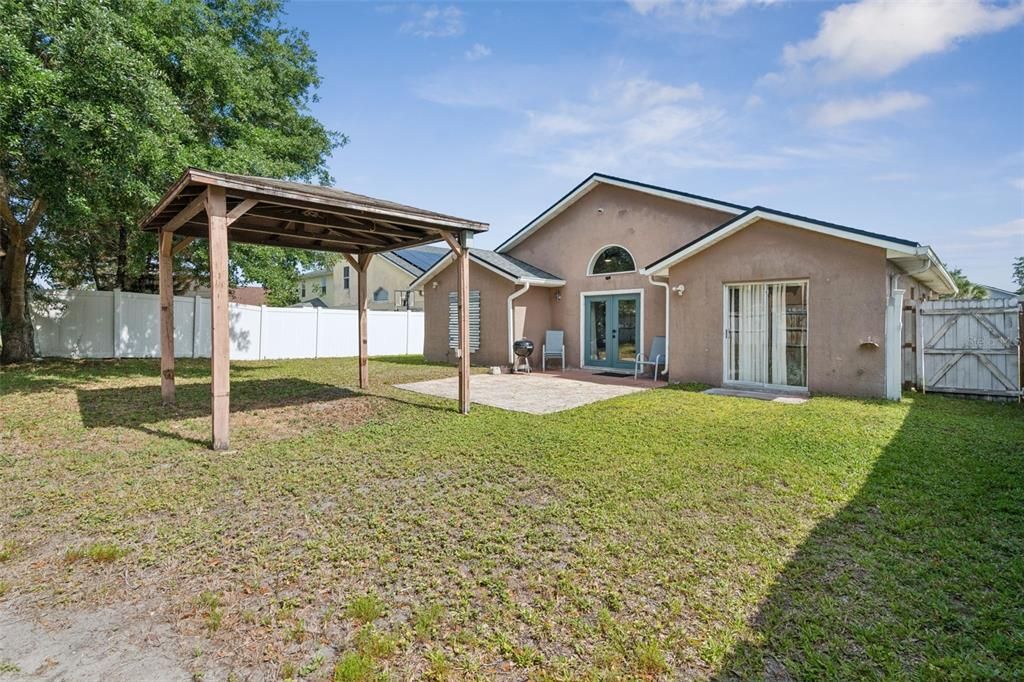 Active With Contract: $325,000 (3 beds, 2 baths, 1705 Square Feet)