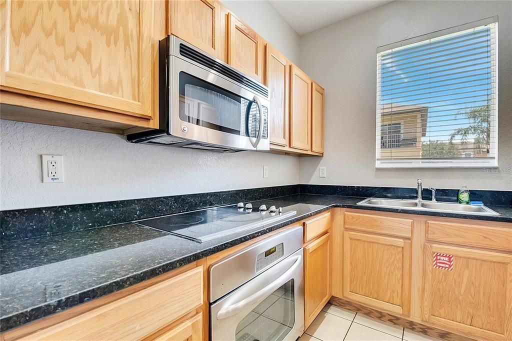 В аренду: $2,800 (4 спален, 3 ванн, 1440 Квадратных фут)