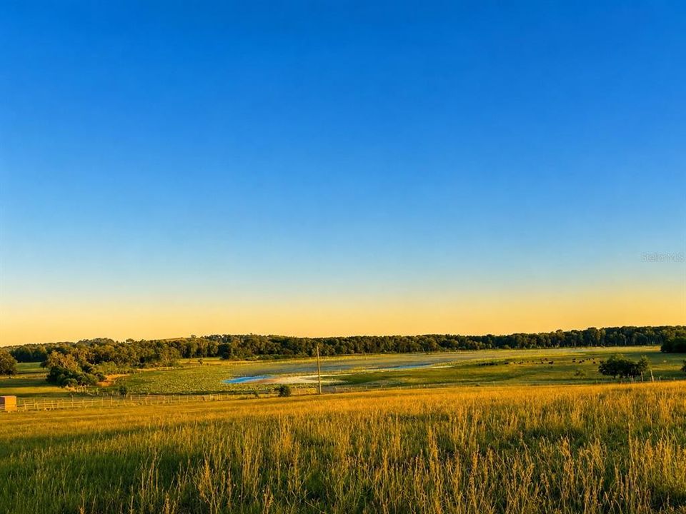 待售: $2,200,000 (55.40 acres)