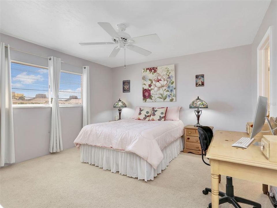 For Sale: $229,000 (2 beds, 2 baths, 974 Square Feet)