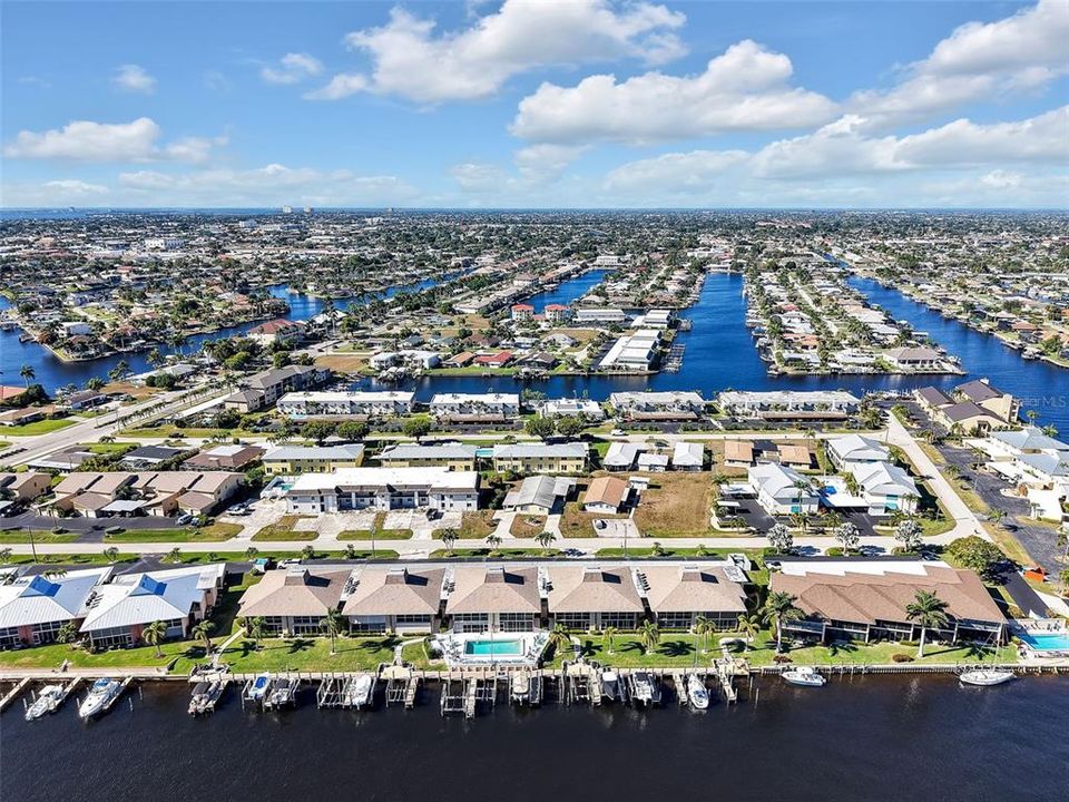 For Sale: $229,000 (2 beds, 2 baths, 974 Square Feet)