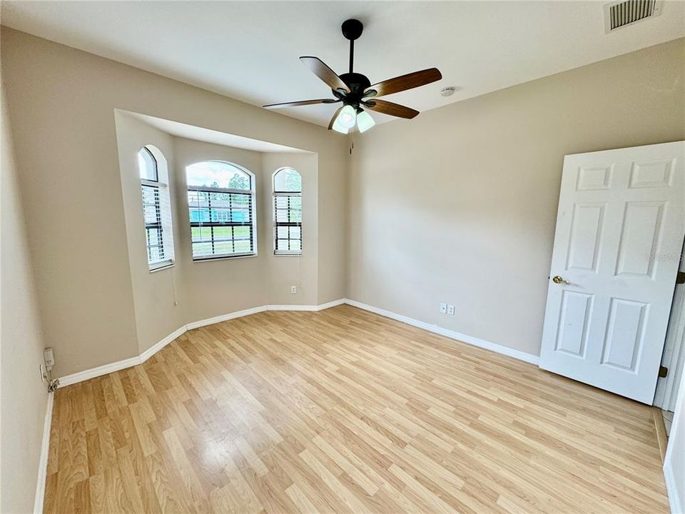 Active With Contract: $350,000 (3 beds, 2 baths, 1636 Square Feet)