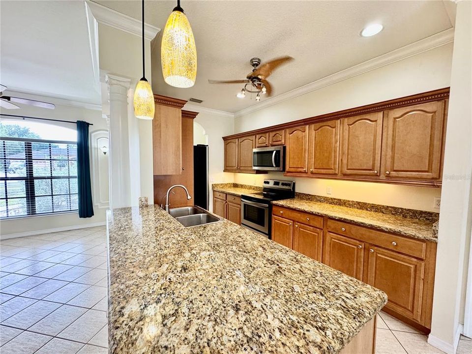 Active With Contract: $350,000 (3 beds, 2 baths, 1636 Square Feet)