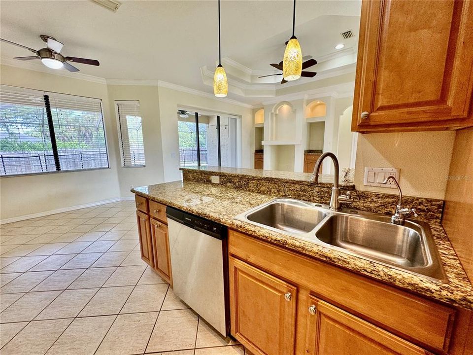 Active With Contract: $350,000 (3 beds, 2 baths, 1636 Square Feet)