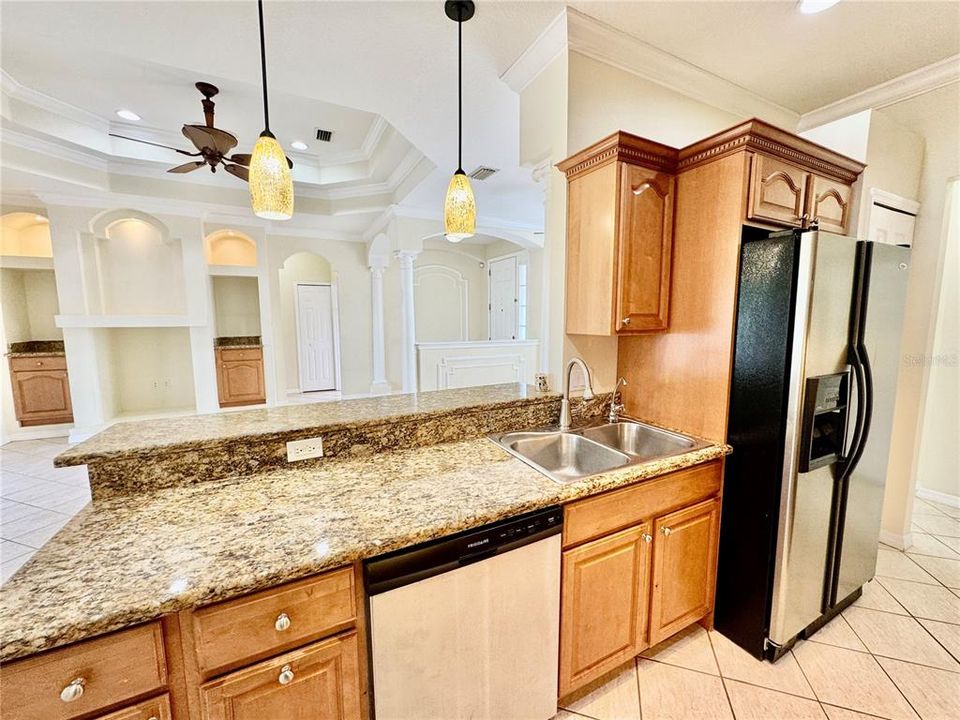 Active With Contract: $350,000 (3 beds, 2 baths, 1636 Square Feet)