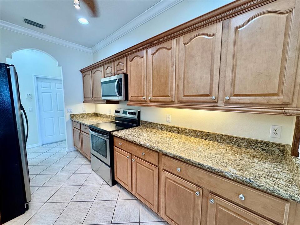 Active With Contract: $350,000 (3 beds, 2 baths, 1636 Square Feet)