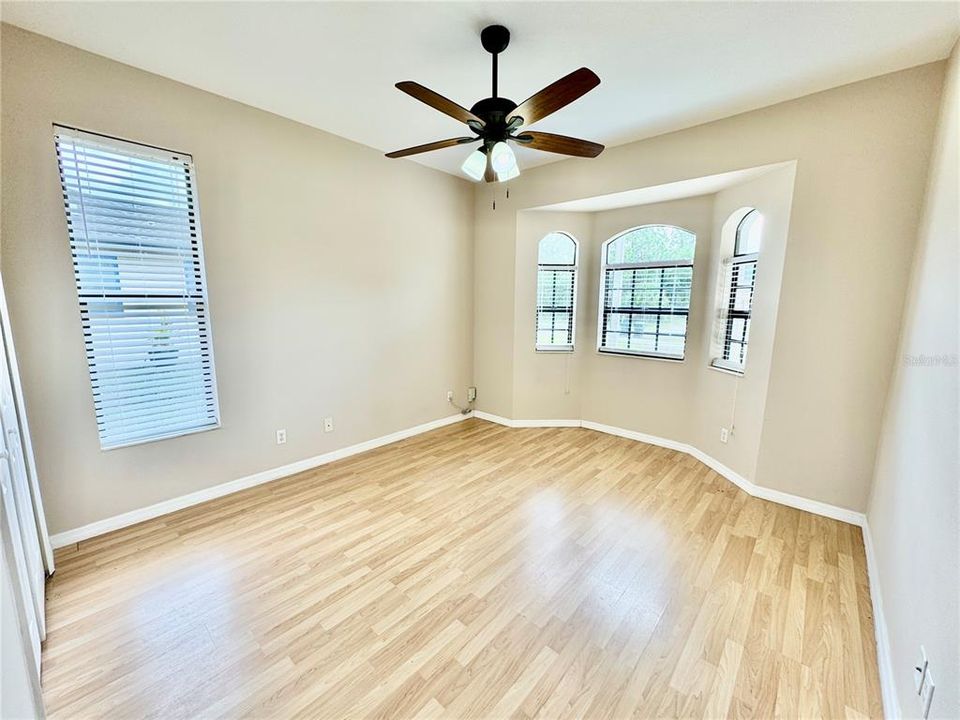Active With Contract: $350,000 (3 beds, 2 baths, 1636 Square Feet)