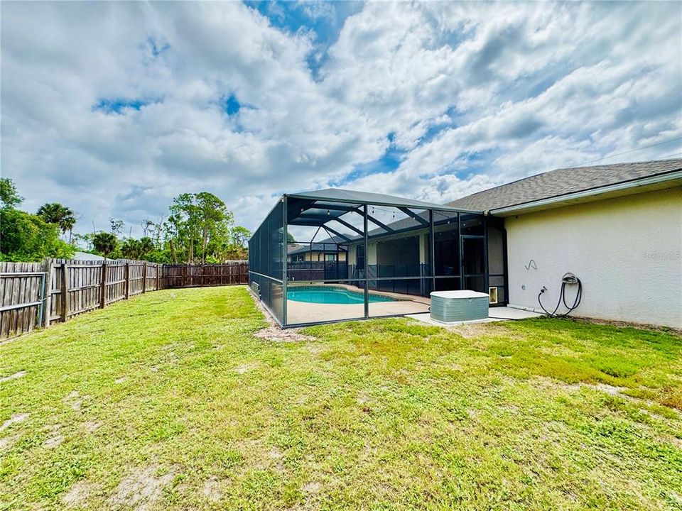 Active With Contract: $350,000 (3 beds, 2 baths, 1636 Square Feet)