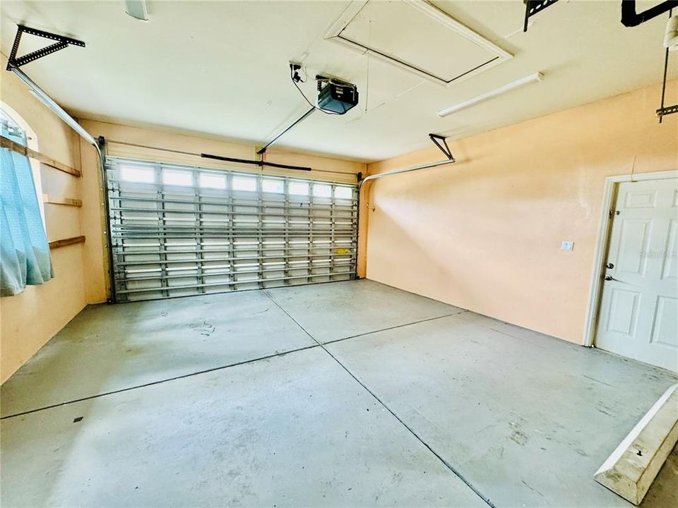 Active With Contract: $350,000 (3 beds, 2 baths, 1636 Square Feet)