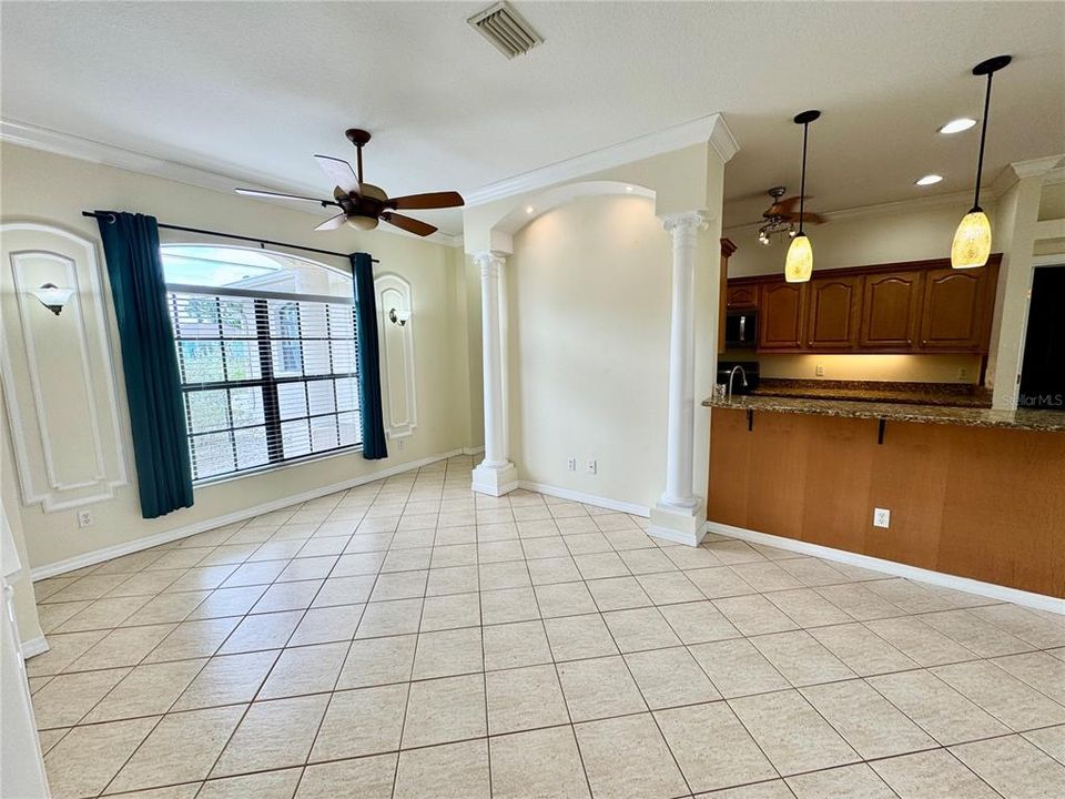 Active With Contract: $350,000 (3 beds, 2 baths, 1636 Square Feet)