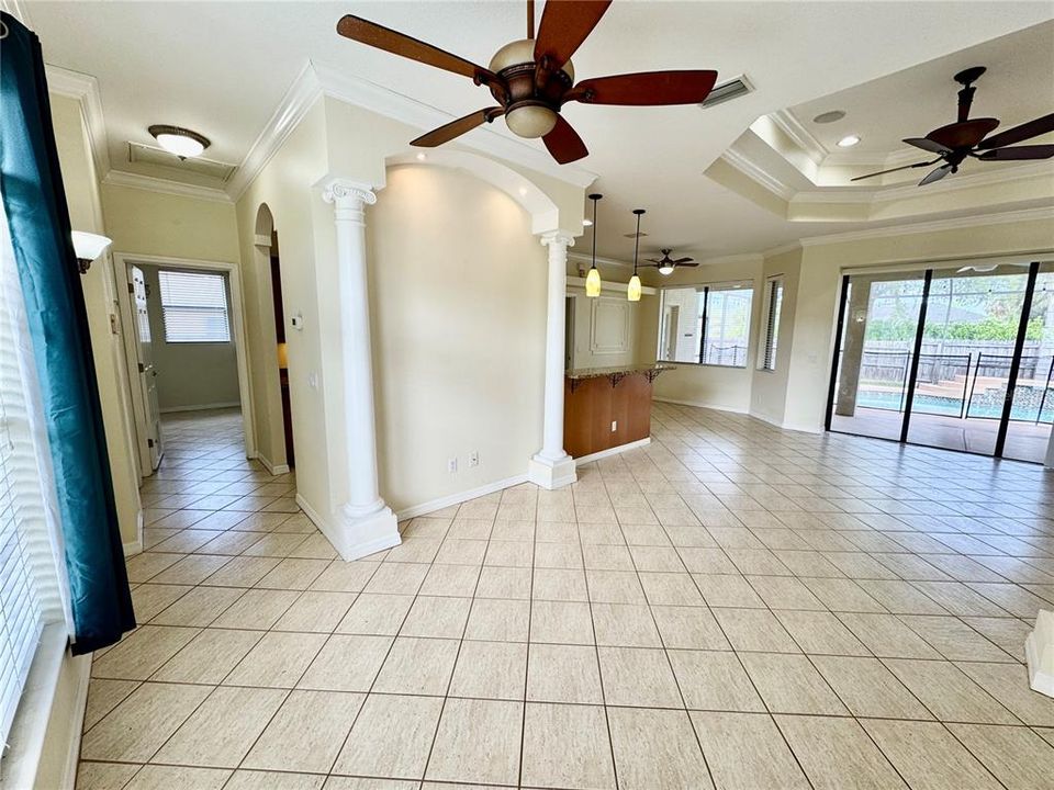 Active With Contract: $350,000 (3 beds, 2 baths, 1636 Square Feet)