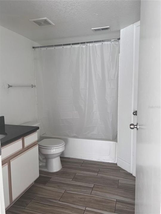 На продажу: $178,900 (2 спален, 2 ванн, 1026 Квадратных фут)
