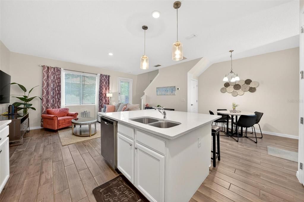 For Sale: $314,990 (2 beds, 2 baths, 1609 Square Feet)