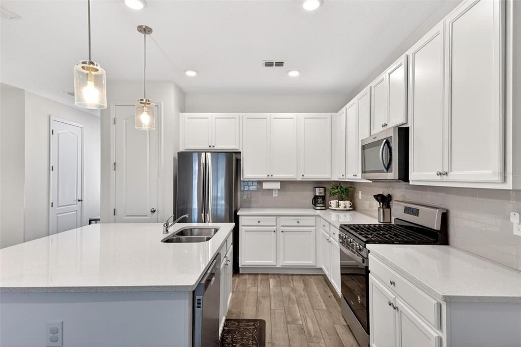For Sale: $314,990 (2 beds, 2 baths, 1609 Square Feet)