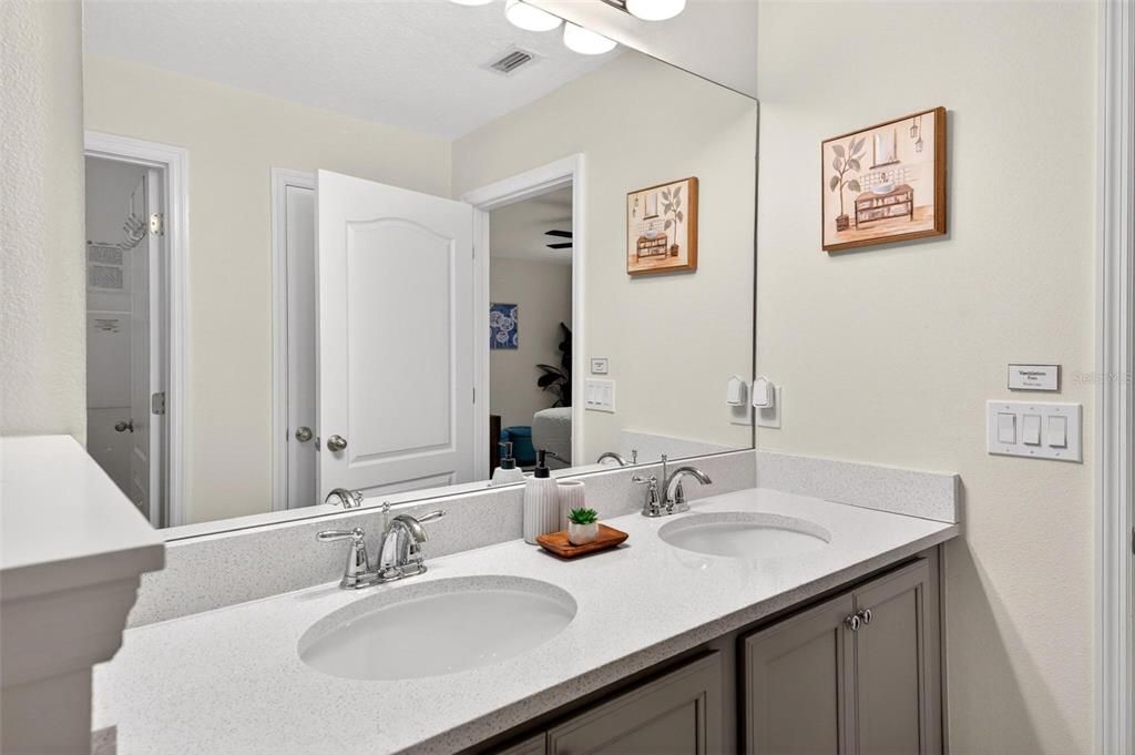 For Sale: $314,990 (2 beds, 2 baths, 1609 Square Feet)