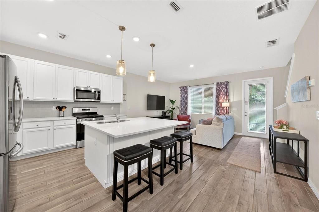 For Sale: $314,990 (2 beds, 2 baths, 1609 Square Feet)