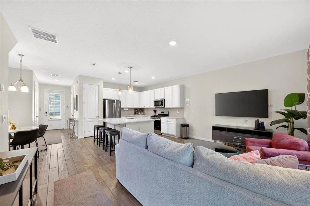 For Sale: $314,990 (2 beds, 2 baths, 1609 Square Feet)