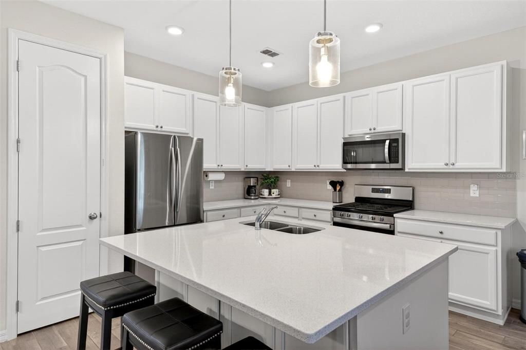 For Sale: $314,990 (2 beds, 2 baths, 1609 Square Feet)