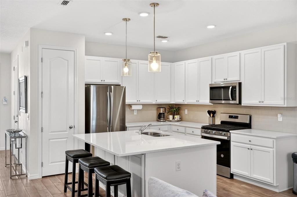 For Sale: $314,990 (2 beds, 2 baths, 1609 Square Feet)