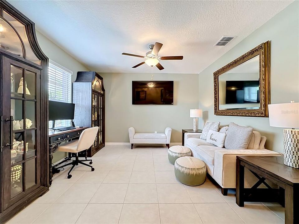 En Venta: $499,900 (4 camas, 2 baños, 2635 Pies cuadrados)