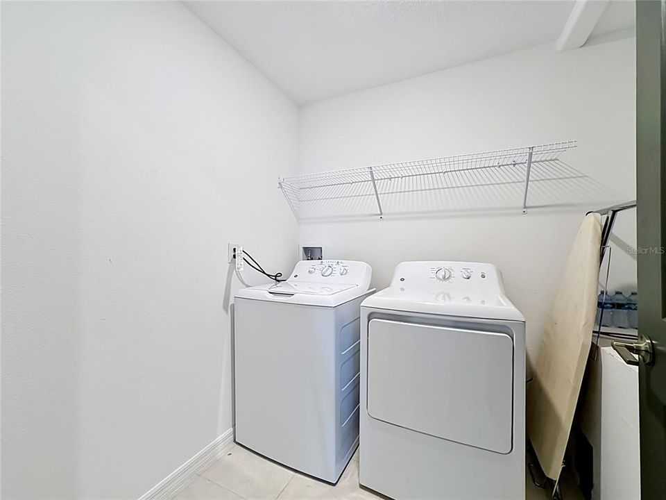 En Venta: $499,900 (4 camas, 2 baños, 2635 Pies cuadrados)