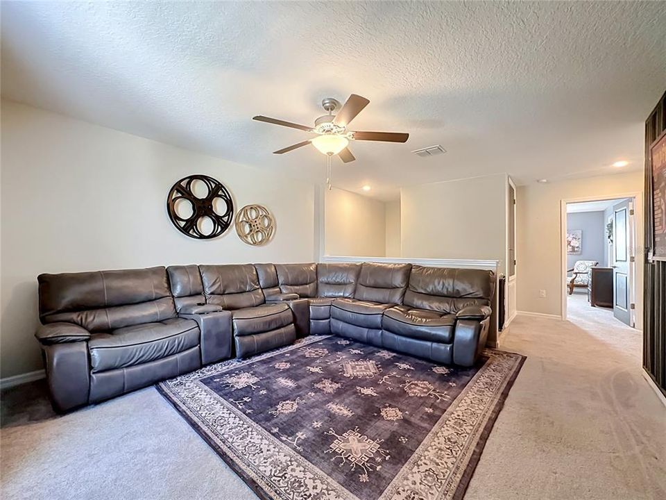 En Venta: $499,900 (4 camas, 2 baños, 2635 Pies cuadrados)