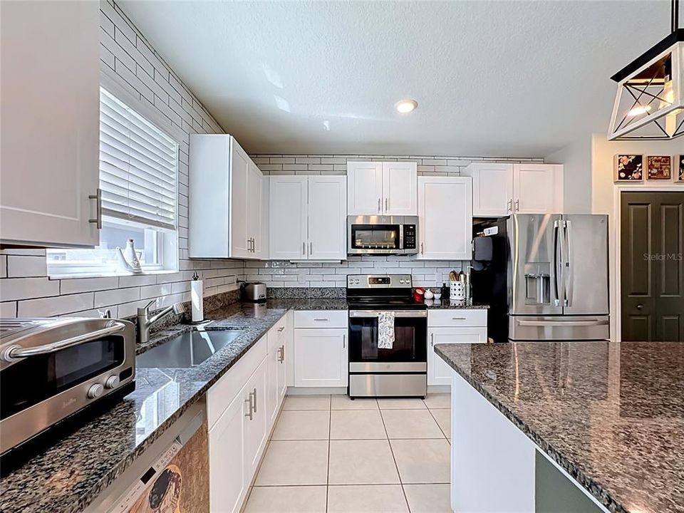 En Venta: $499,900 (4 camas, 2 baños, 2635 Pies cuadrados)