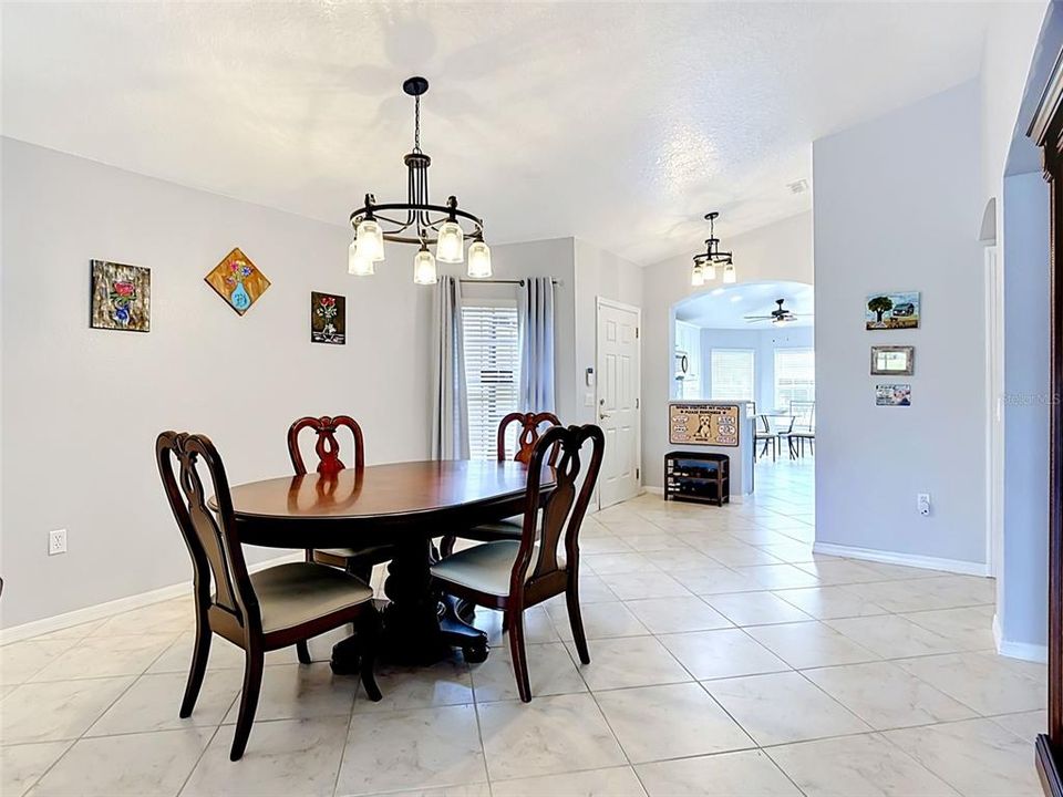 En Venta: $285,000 (2 camas, 2 baños, 1387 Pies cuadrados)