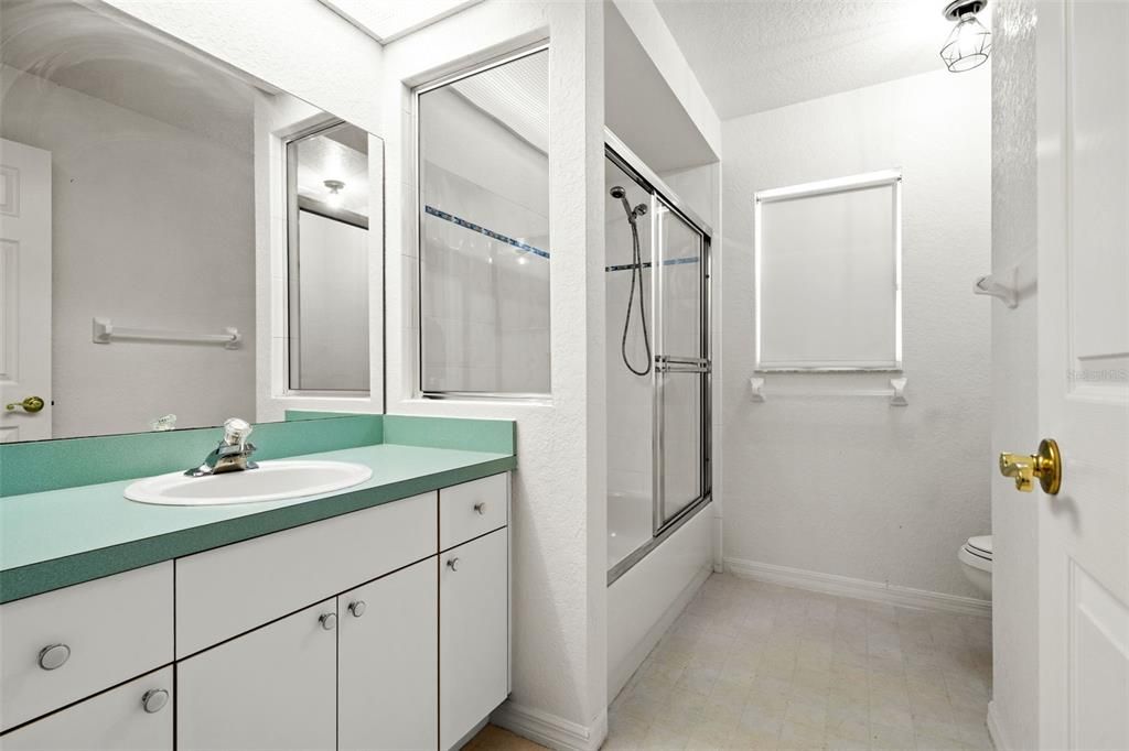 Под контрактом: $325,000 (3 спален, 2 ванн, 1866 Квадратных фут)