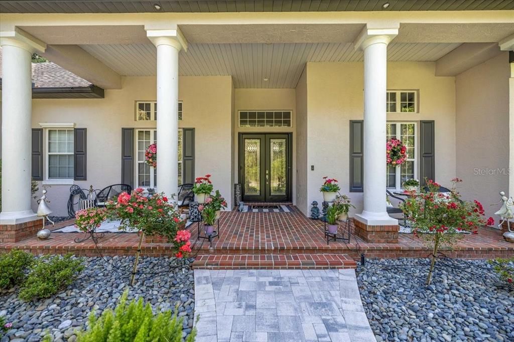 Activo con contrato: $1,379,000 (5 camas, 3 baños, 4330 Pies cuadrados)