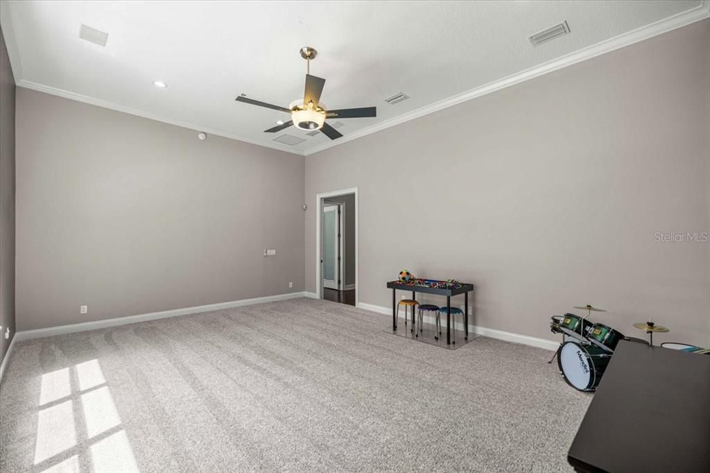 Activo con contrato: $1,379,000 (5 camas, 3 baños, 4330 Pies cuadrados)