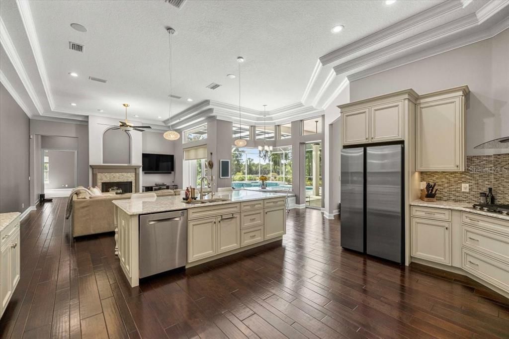 Activo con contrato: $1,379,000 (5 camas, 3 baños, 4330 Pies cuadrados)