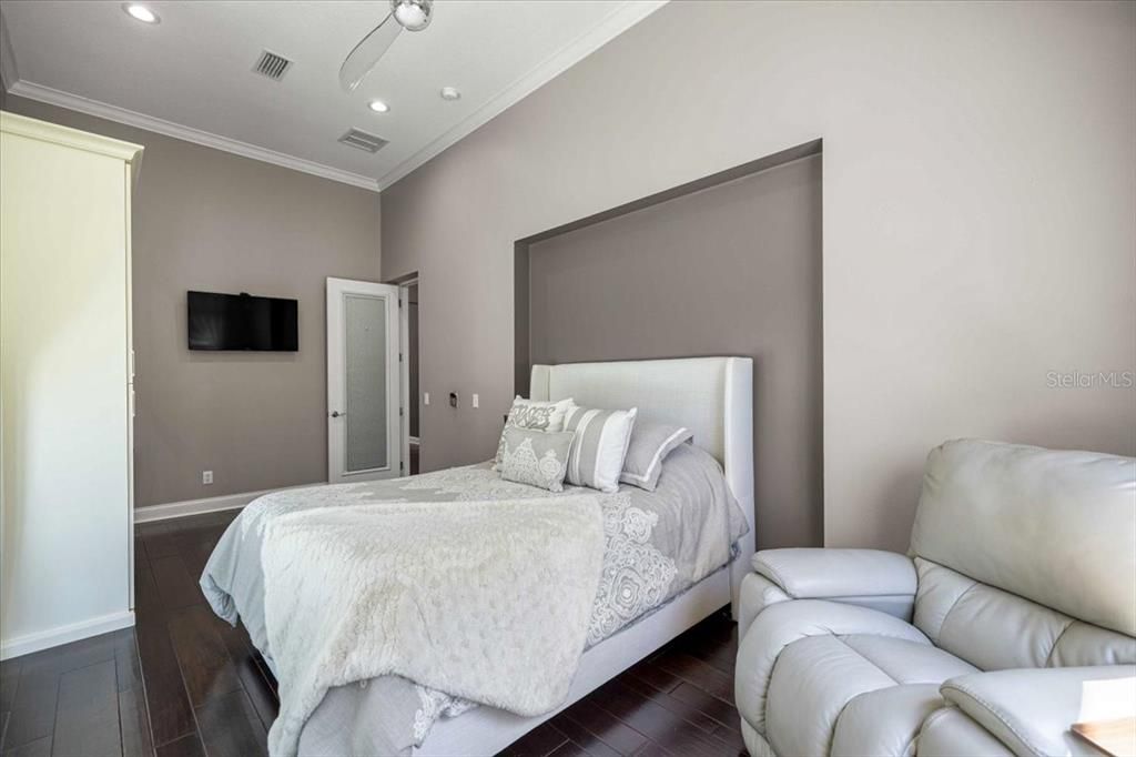 Activo con contrato: $1,379,000 (5 camas, 3 baños, 4330 Pies cuadrados)
