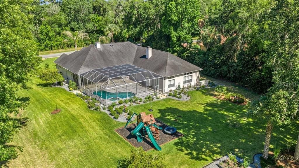 Activo con contrato: $1,379,000 (5 camas, 3 baños, 4330 Pies cuadrados)