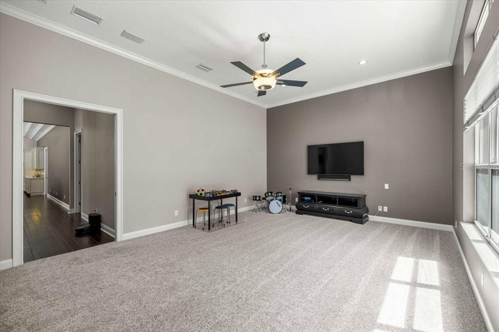 Activo con contrato: $1,379,000 (5 camas, 3 baños, 4330 Pies cuadrados)