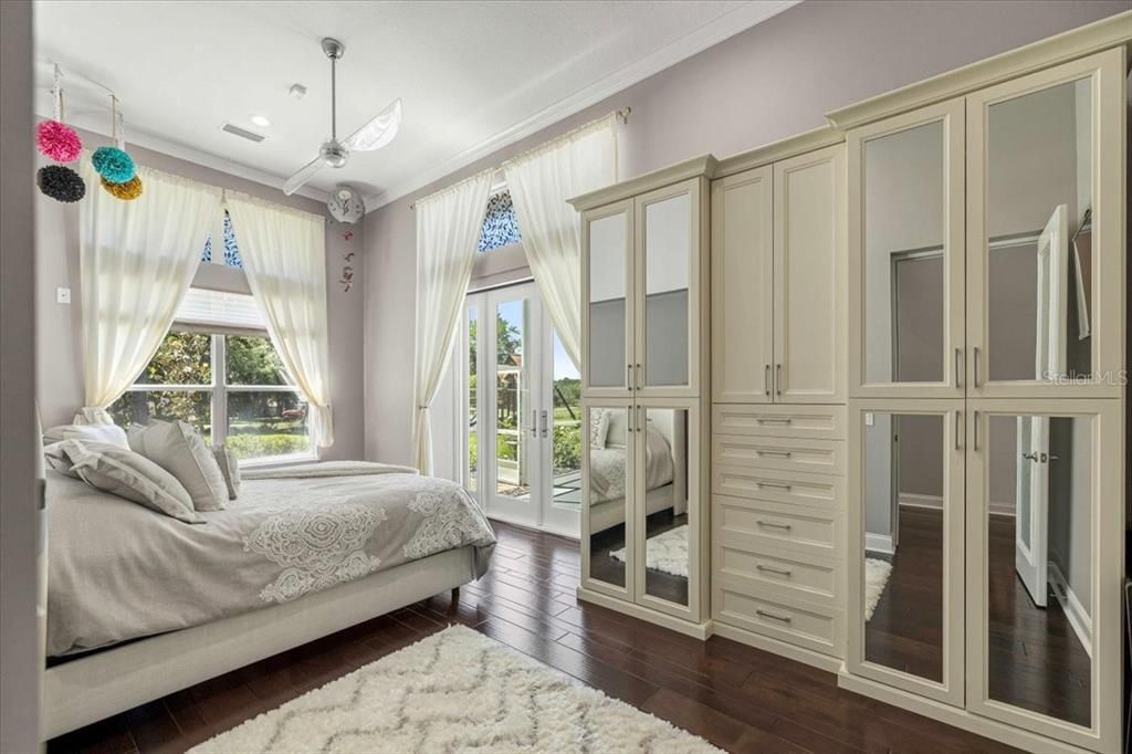 Activo con contrato: $1,379,000 (5 camas, 3 baños, 4330 Pies cuadrados)