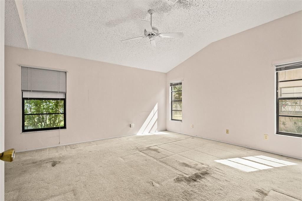 Activo con contrato: $229,000 (3 camas, 2 baños, 1630 Pies cuadrados)