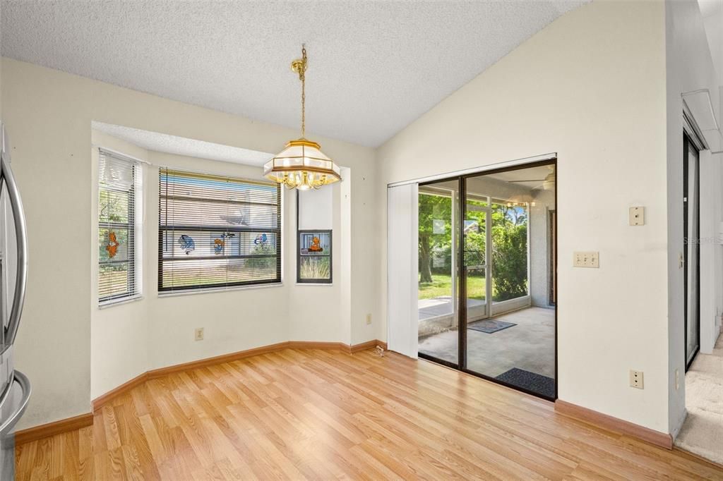 Activo con contrato: $229,000 (3 camas, 2 baños, 1630 Pies cuadrados)